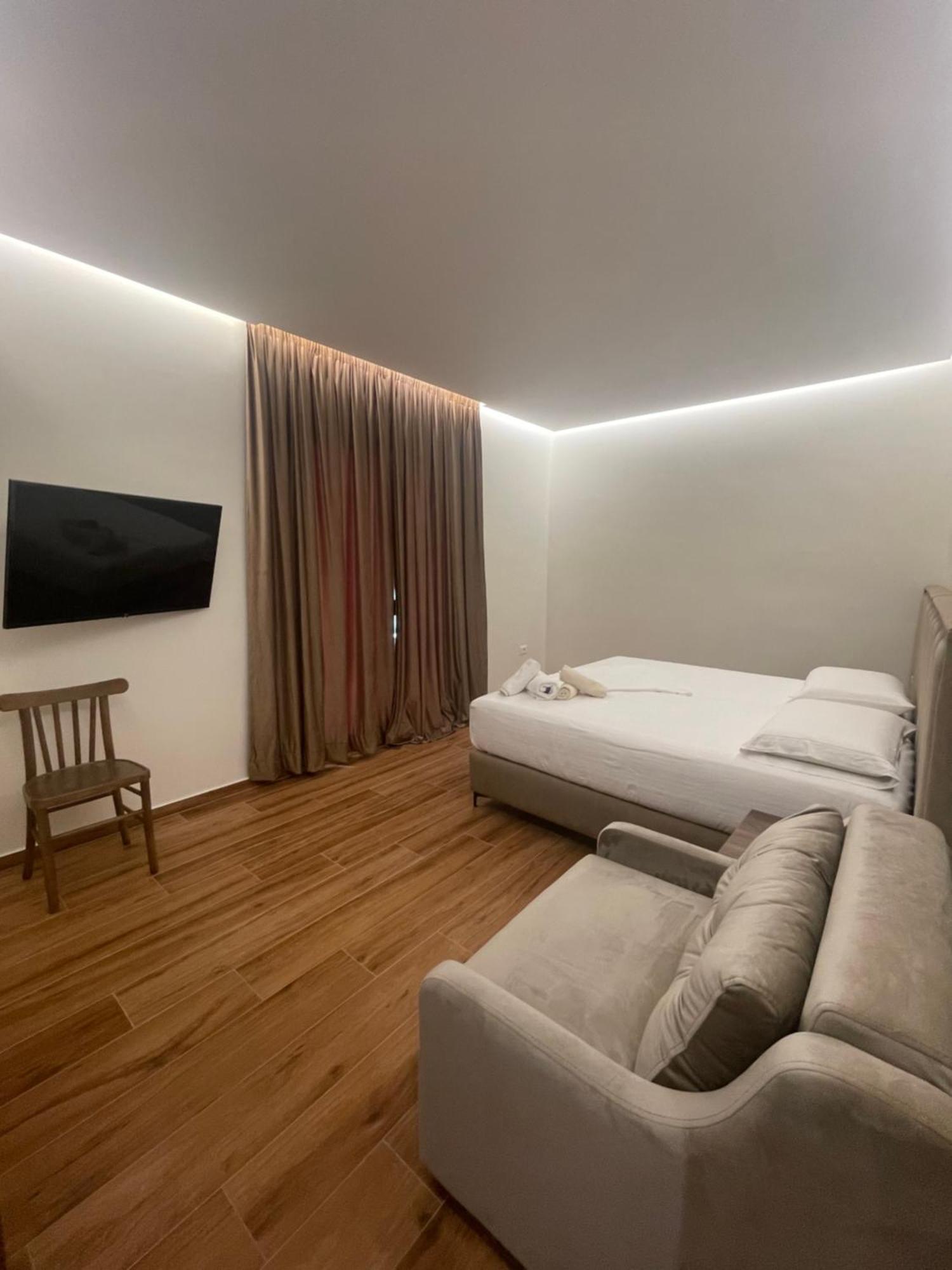Adriatik Hotel Vlore Exterior photo