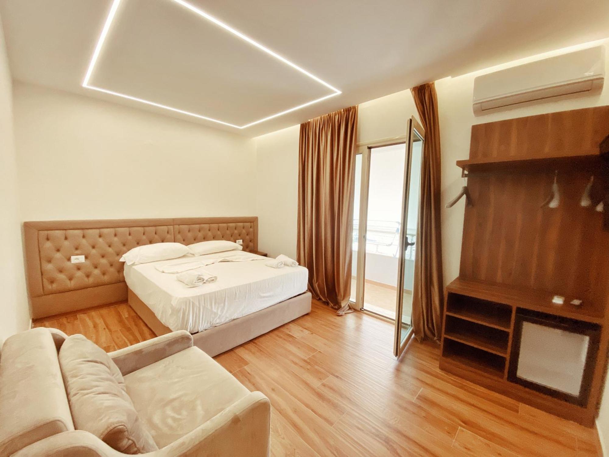 Adriatik Hotel Vlore Exterior photo